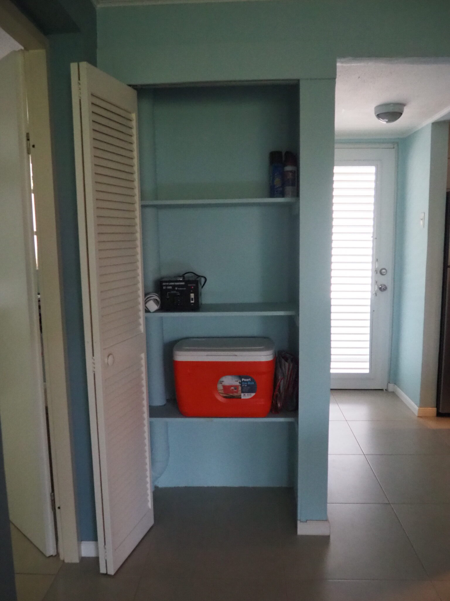 Seru Coral voorraadkast