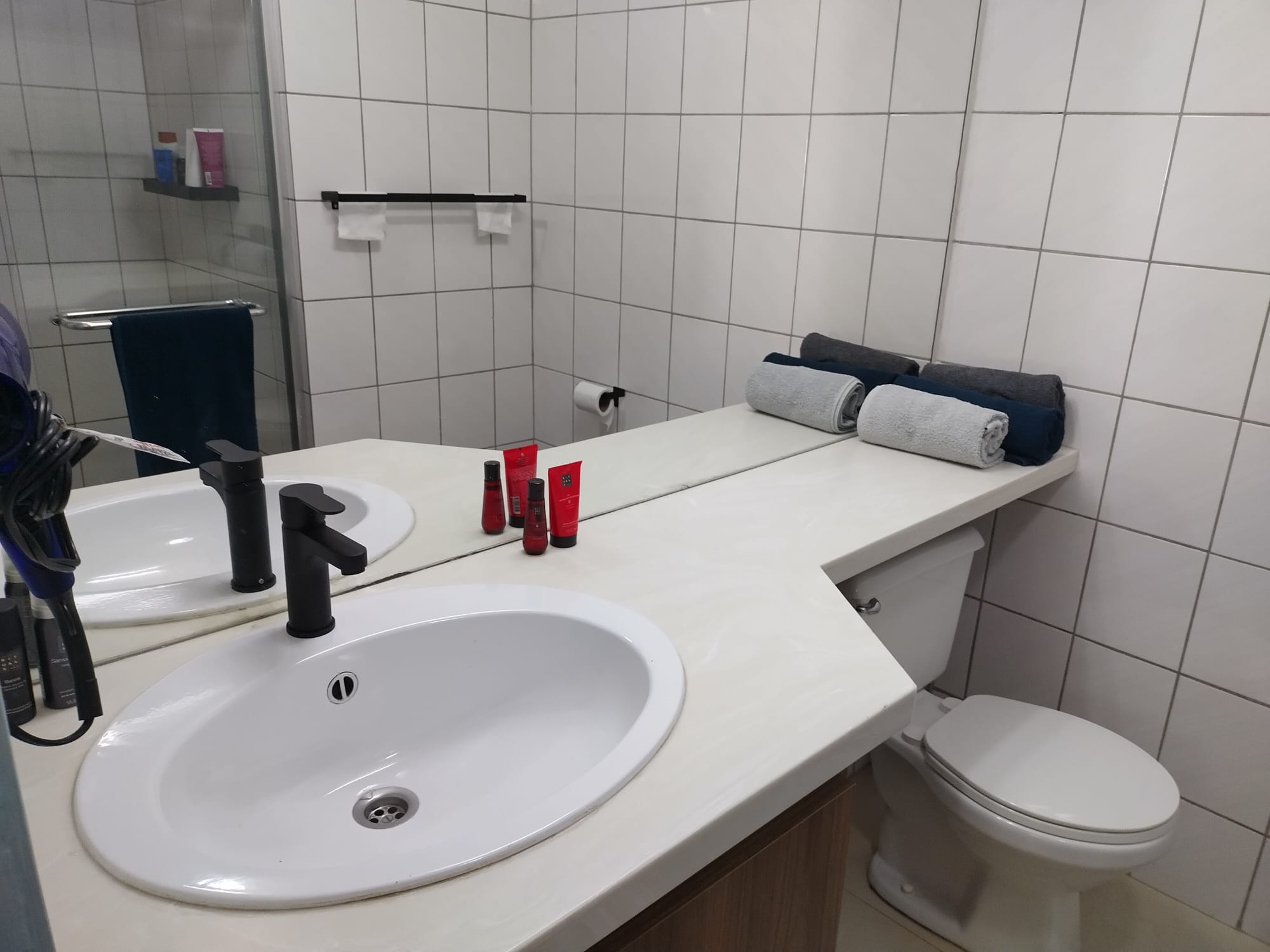 Ruime badkamer Seru Coral